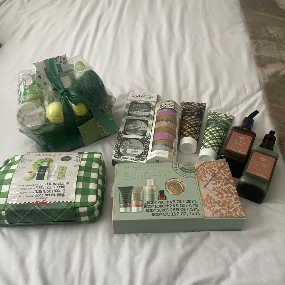 Assorted Green Bath & Body Gift Sets and Lot